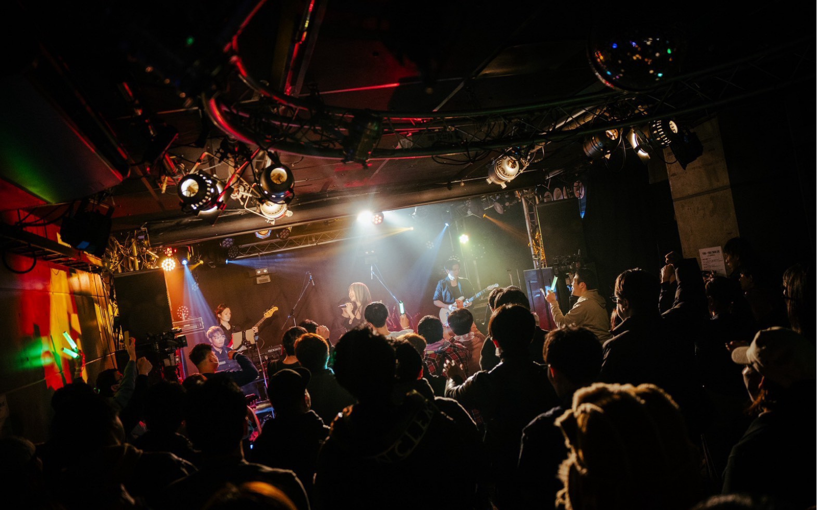 音楽ライブとステージへの出演サポート